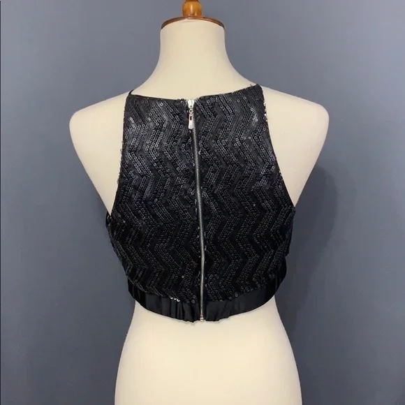 𝅺sequined high neck crop top - Picture 4 of 8
